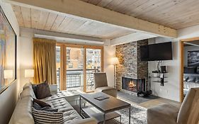 Lift One - Top-Floor One-Bedroom With A View
