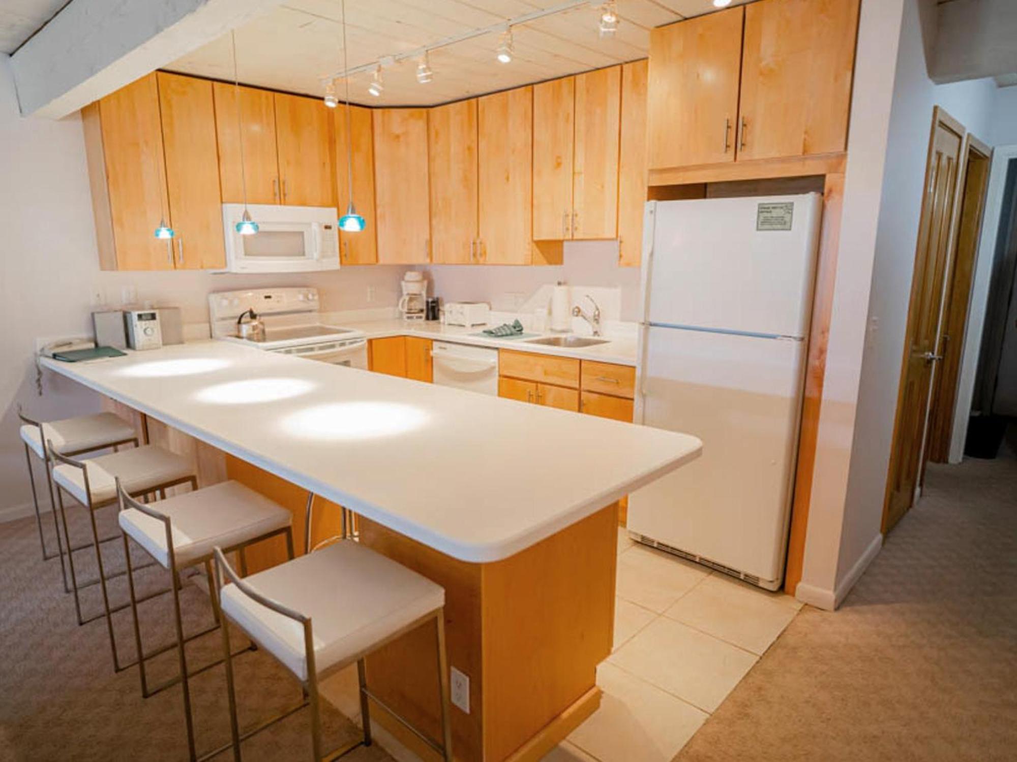 Lift One - Modern Third Floor Two-Bedroom Aspen Room photo