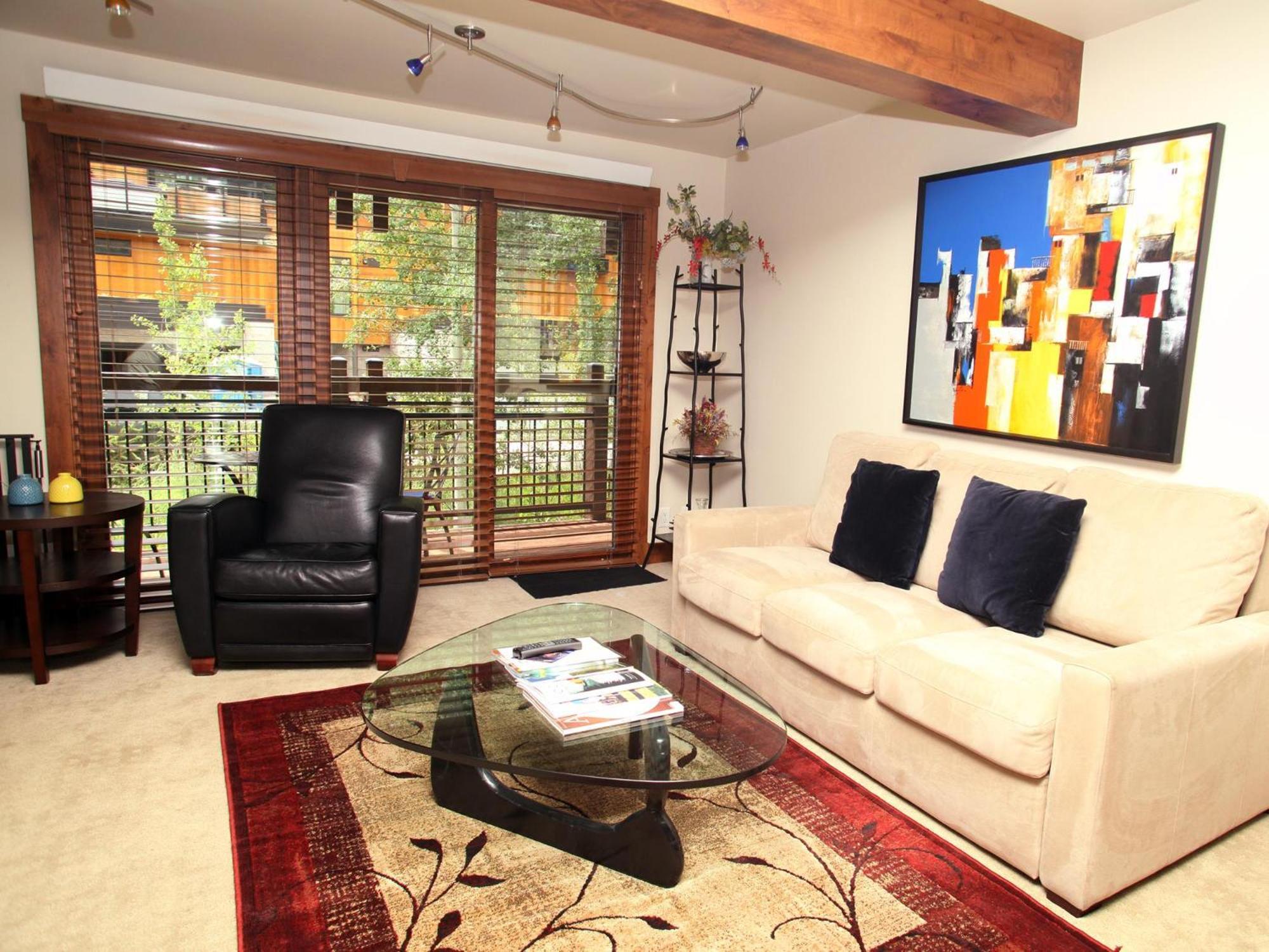 Lift One - Modern Third Floor Two-Bedroom Aspen Room photo