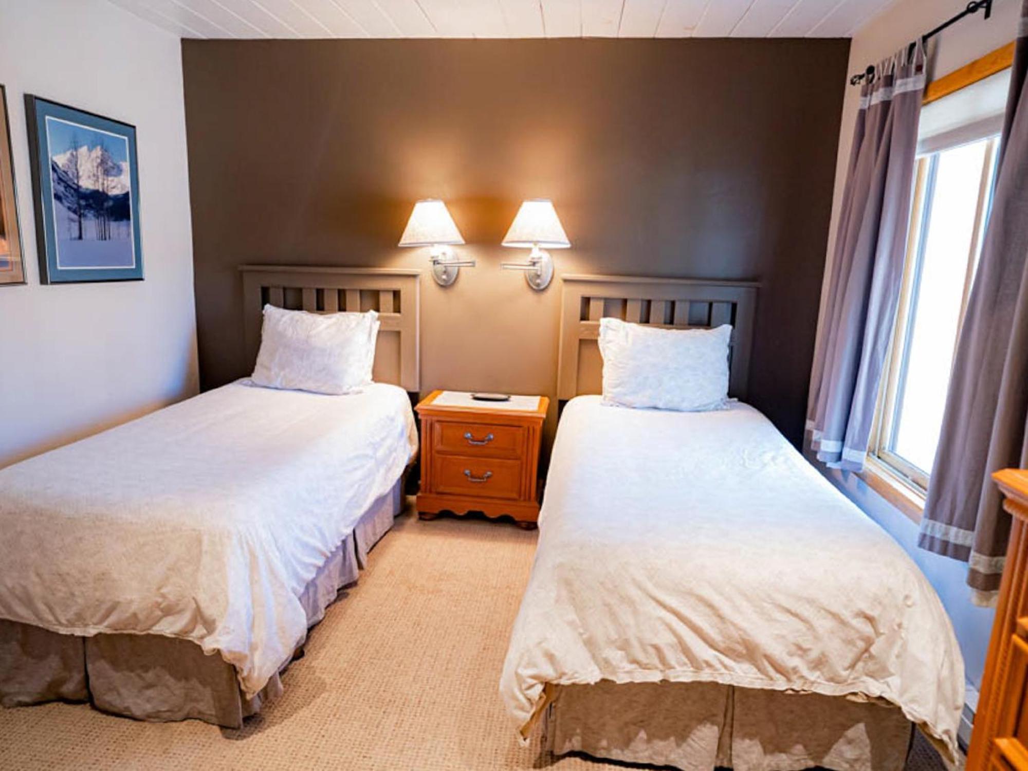 Lift One - Top-Floor One-Bedroom With A View Aspen Room photo