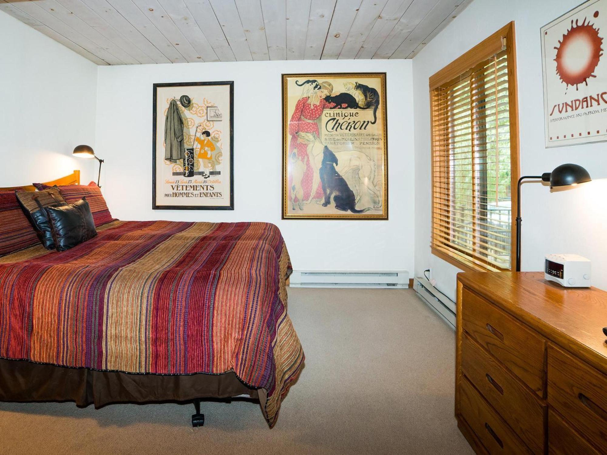 Lift One - Top-Floor One-Bedroom With A View Aspen Room photo